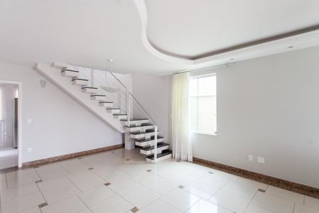 Casa de condomínio para alugar com 310m², 3 quartos e 4 vagas Casa de condomínio para alugar com 310m², 3 quartos e 4 vagasSala 4