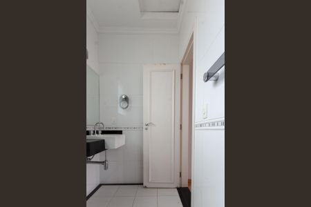 Casa de condomínio para alugar com 310m², 3 quartos e 4 vagas Casa de condomínio para alugar com 310m², 3 quartos e 4 vagasBanheiro Social 1