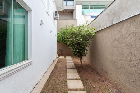 Casa de condomínio para alugar com 310m², 3 quartos e 4 vagas Casa de condomínio para alugar com 310m², 3 quartos e 4 vagasÁrea Externa