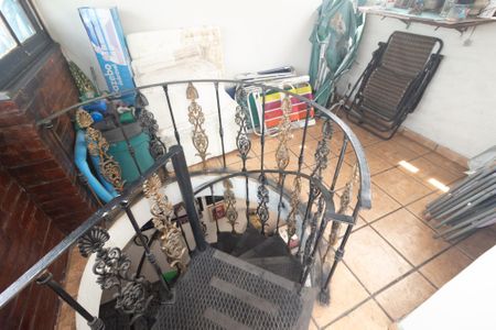 Casa para alugar com 115m², 4 quartos e 3 vagasEscada