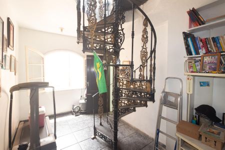 Casa para alugar com 115m², 4 quartos e 3 vagasEscada