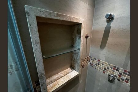 Apartamento à venda com 70m², 2 quartos e 2 vagasBanheiro da Suíte