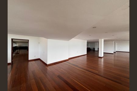 Apartamento à venda com 205m², 4 quartos e 4 vagas Apartamento à venda com 205m², 4 quartos e 4 vagasÁrea comum - salão de festas