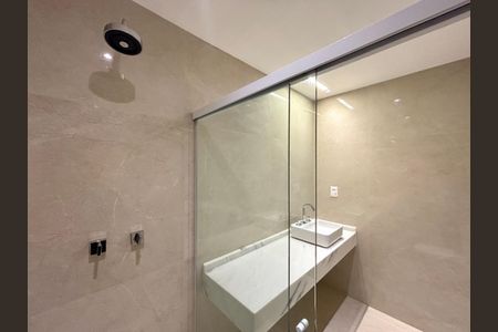 Apartamento à venda com 205m², 4 quartos e 4 vagas Apartamento à venda com 205m², 4 quartos e 4 vagasBanheiro da Suíte 3