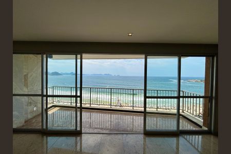 Apartamento à venda com 205m², 4 quartos e 4 vagas Apartamento à venda com 205m², 4 quartos e 4 vagasVaranda da sala