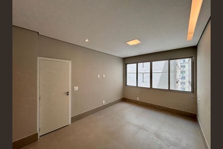 Apartamento à venda com 205m², 4 quartos e 4 vagas Apartamento à venda com 205m², 4 quartos e 4 vagasSuite 3