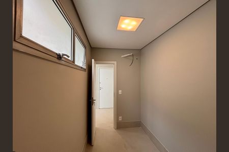 Apartamento à venda com 205m², 4 quartos e 4 vagas Apartamento à venda com 205m², 4 quartos e 4 vagasQuarto de Serviço