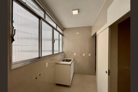 Apartamento à venda com 205m², 4 quartos e 4 vagas Apartamento à venda com 205m², 4 quartos e 4 vagasÁrea de serviço