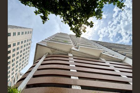 Apartamento à venda com 205m², 4 quartos e 4 vagas Apartamento à venda com 205m², 4 quartos e 4 vagasFachada