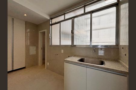 Apartamento à venda com 205m², 4 quartos e 4 vagas Apartamento à venda com 205m², 4 quartos e 4 vagasÁrea de serviço