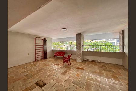 Apartamento à venda com 205m², 4 quartos e 4 vagas Apartamento à venda com 205m², 4 quartos e 4 vagasÁrea comum - playground