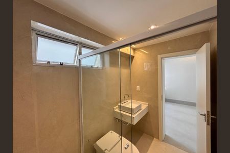 Apartamento à venda com 205m², 4 quartos e 4 vagas Apartamento à venda com 205m², 4 quartos e 4 vagasBanheiro da Suíte 4