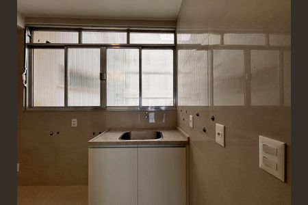 Apartamento à venda com 205m², 4 quartos e 4 vagas Apartamento à venda com 205m², 4 quartos e 4 vagasÁrea de serviço