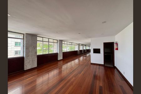 Apartamento à venda com 205m², 4 quartos e 4 vagas Apartamento à venda com 205m², 4 quartos e 4 vagasÁrea comum - salão de festas