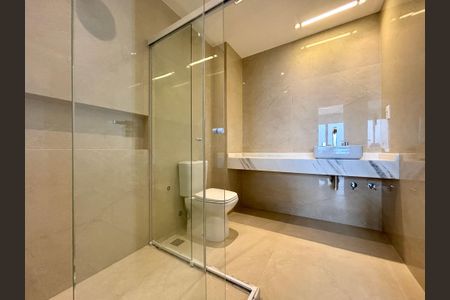 Apartamento à venda com 205m², 4 quartos e 4 vagas Apartamento à venda com 205m², 4 quartos e 4 vagasBanheiro da Suíte 1