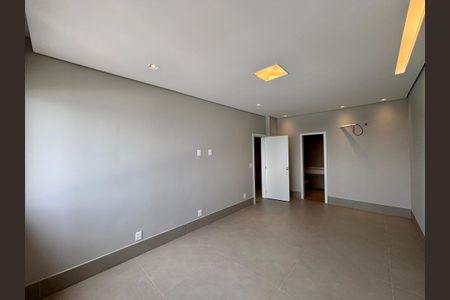 Apartamento à venda com 205m², 4 quartos e 4 vagas Apartamento à venda com 205m², 4 quartos e 4 vagasSuite 2