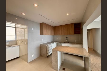 Apartamento à venda com 205m², 4 quartos e 4 vagas Apartamento à venda com 205m², 4 quartos e 4 vagasCozinha