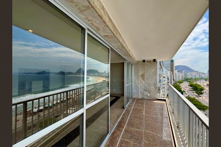 Apartamento à venda com 205m², 4 quartos e 4 vagas Apartamento à venda com 205m², 4 quartos e 4 vagasVaranda da sala