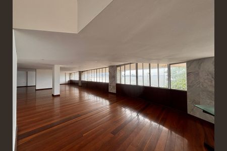Apartamento à venda com 205m², 4 quartos e 4 vagas Apartamento à venda com 205m², 4 quartos e 4 vagasÁrea comum - salão de festas