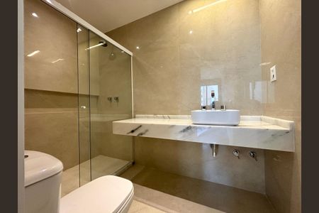 Apartamento à venda com 205m², 4 quartos e 4 vagas Apartamento à venda com 205m², 4 quartos e 4 vagasBanheiro da Suíte 3