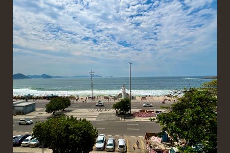 Apartamento à venda com 205m², 4 quartos e 4 vagas Apartamento à venda com 205m², 4 quartos e 4 vagasÁrea comum Vista