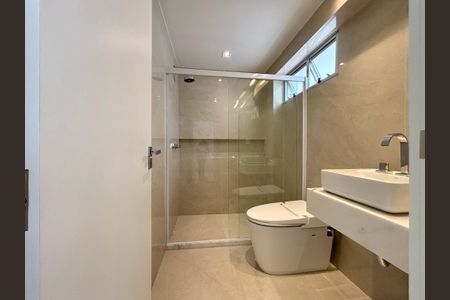 Apartamento à venda com 205m², 4 quartos e 4 vagas Apartamento à venda com 205m², 4 quartos e 4 vagasBanheiro da Suíte 4