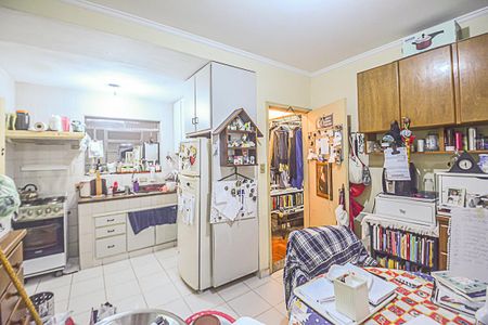 Casa à venda com 180m², 3 quartos e 2 vagas Casa à venda com 180m², 3 quartos e 2 vagasCozinha