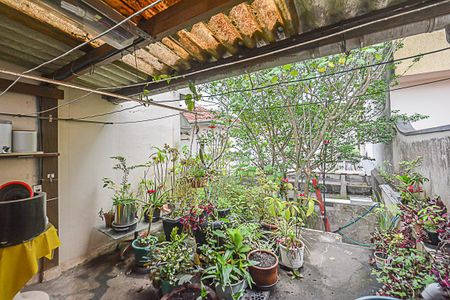 Casa à venda com 180m², 3 quartos e 2 vagas Casa à venda com 180m², 3 quartos e 2 vagasQuintal