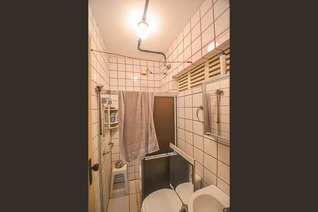 Casa à venda com 180m², 3 quartos e 2 vagas Casa à venda com 180m², 3 quartos e 2 vagasBanheiro de serviço