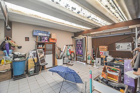 Casa à venda com 180m², 3 quartos e 2 vagas Casa à venda com 180m², 3 quartos e 2 vagasGaragem