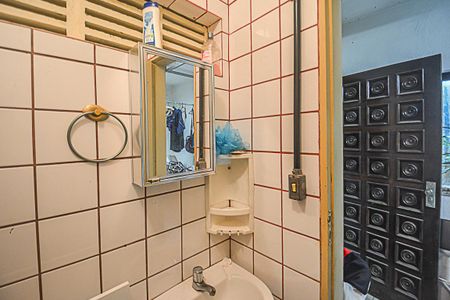 Casa à venda com 180m², 3 quartos e 2 vagas Casa à venda com 180m², 3 quartos e 2 vagasBanheiro de serviço