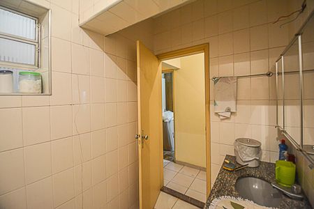 Casa à venda com 180m², 3 quartos e 2 vagas Casa à venda com 180m², 3 quartos e 2 vagasBanheiro Social