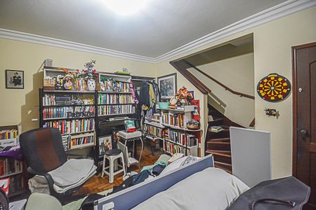 Casa à venda com 180m², 3 quartos e 2 vagas Casa à venda com 180m², 3 quartos e 2 vagasSala