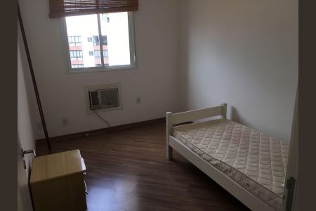 Quarto 1 de apartamento para alugar com 2 quartos, 72m² em Jardim Carvalho, Porto Alegre