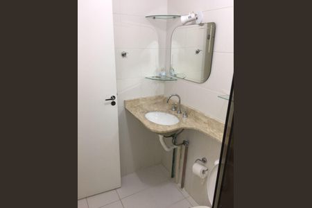 Banheiro  de apartamento para alugar com 2 quartos, 72m² em Jardim Carvalho, Porto Alegre