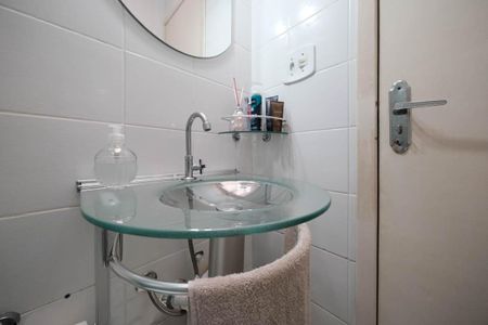 Casa à venda com 84m², 3 quartos e 2 vagasBanheiro Social