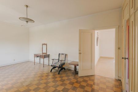 Casa à venda com 418m², 4 quartos e 8 vagasSuíte