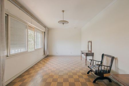 Casa à venda com 418m², 4 quartos e 8 vagasSuíte