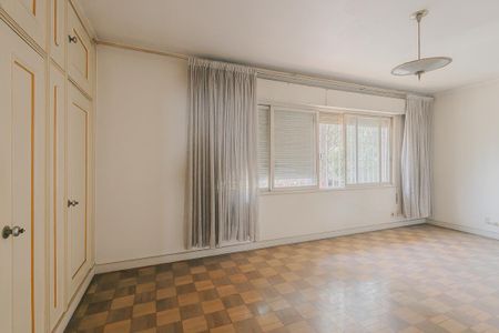 Casa à venda com 418m², 4 quartos e 8 vagasSuíte