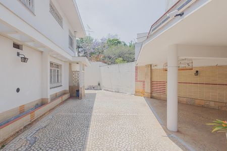 Casa à venda com 418m², 4 quartos e 8 vagasQuintal