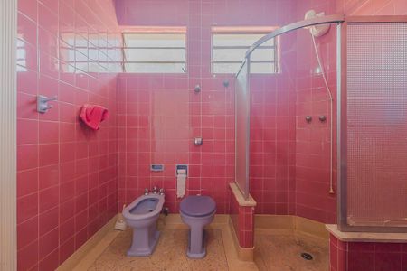 Casa à venda com 418m², 4 quartos e 8 vagasBanheiro da Suíte