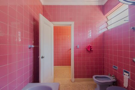 Casa à venda com 418m², 4 quartos e 8 vagasBanheiro da Suíte