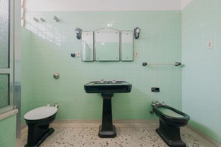 Casa à venda com 418m², 4 quartos e 8 vagasBanheiro