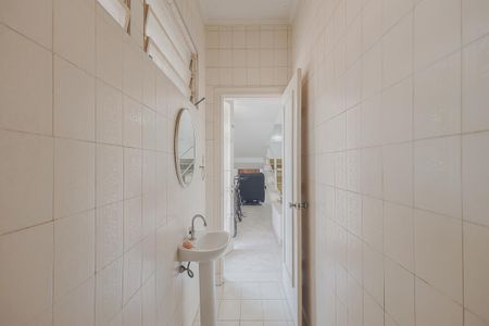 Casa à venda com 418m², 4 quartos e 8 vagasLavabo