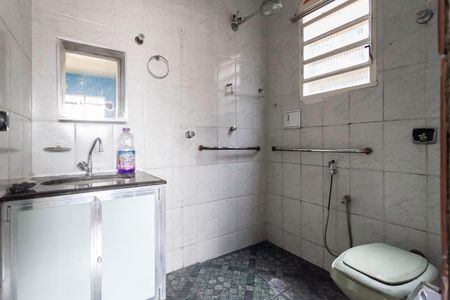Casa para alugar com 180m², 3 quartos e sem vaga Casa para alugar com 180m², 3 quartos e sem vagaBanheiro da suíte