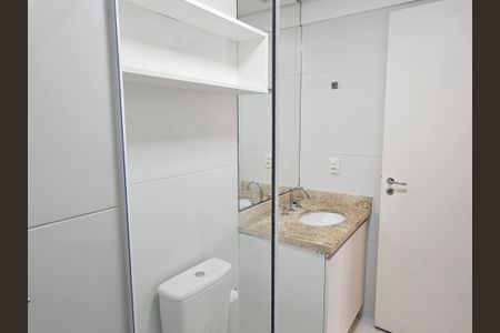 Banheiro de kitnet/studio para alugar com 1 quarto, 42m² em Campo Belo, São Paulo