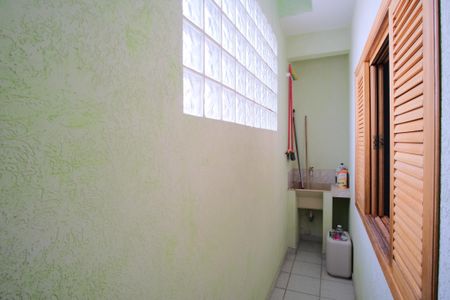 Casa à venda com 221m², 3 quartos e 2 vagasCasa 1 - Área de Serviço