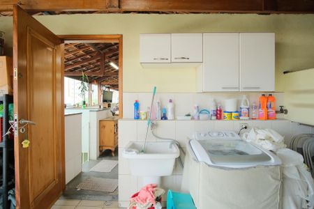 Casa à venda com 221m², 3 quartos e 2 vagasLavanderia