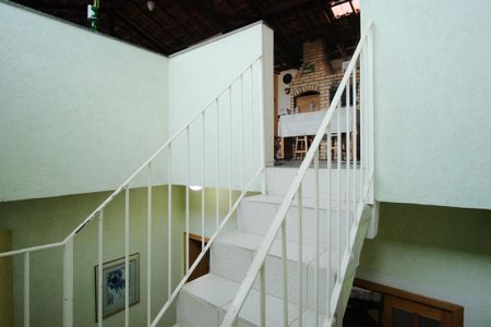 Casa à venda com 221m², 3 quartos e 2 vagasEscada