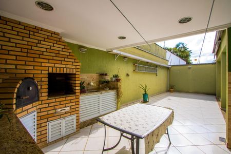Casa à venda com 347m², 4 quartos e 6 vagasQuintal